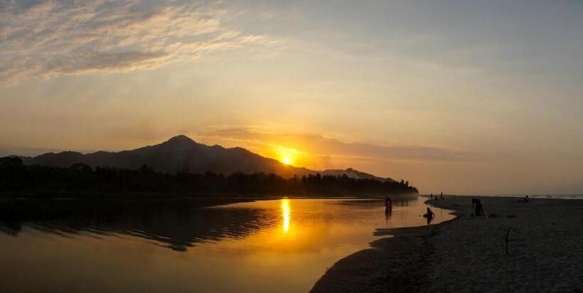 هاستل Finca Del Rio Palomino