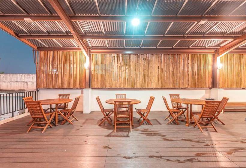 בית מלון כפרי Collection O 23 Azalea Suites