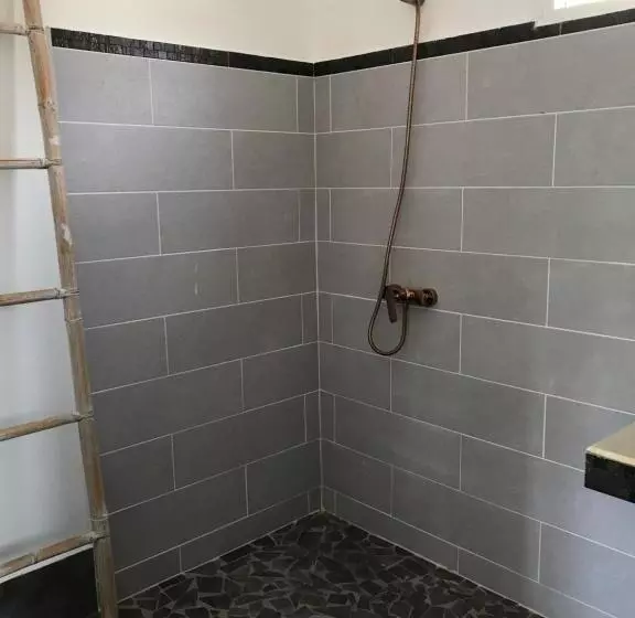 پانسیون Les Aloès By Creyol Animal