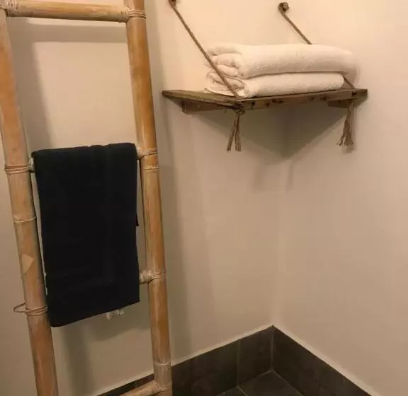 پانسیون Les Aloès By Creyol Animal