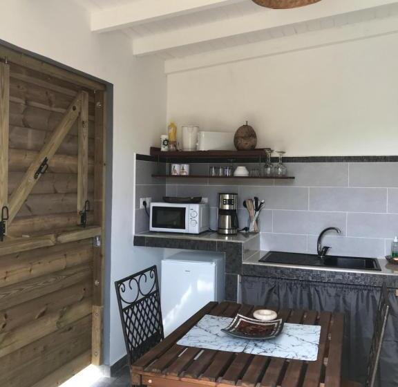 پانسیون Les Aloès By Creyol Animal