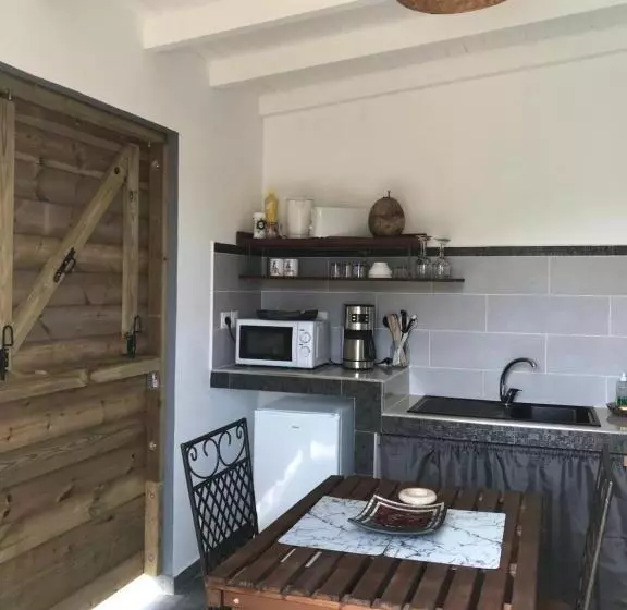 پانسیون Les Aloès By Creyol Animal