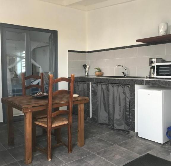 پانسیون Les Aloès By Creyol Animal