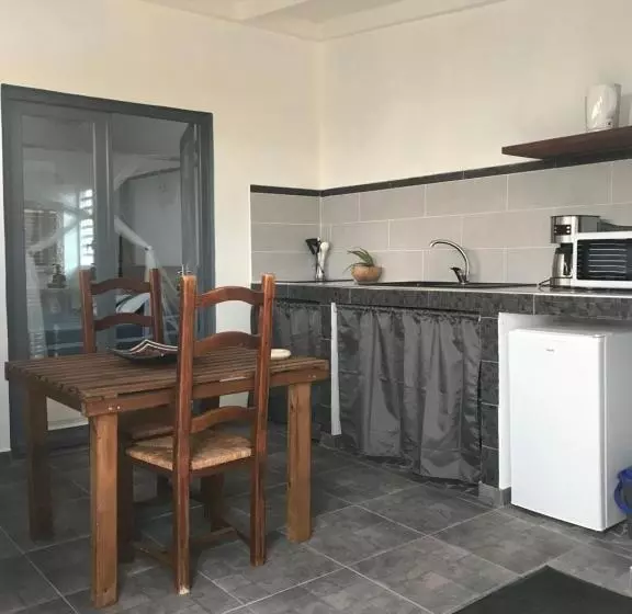 پانسیون Les Aloès By Creyol Animal