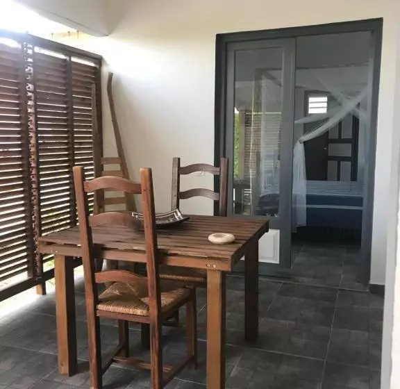 پانسیون Les Aloès By Creyol Animal