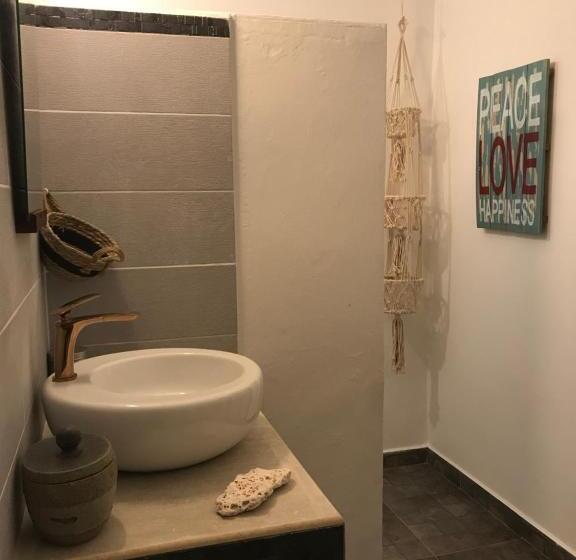 پانسیون Les Aloès By Creyol Animal