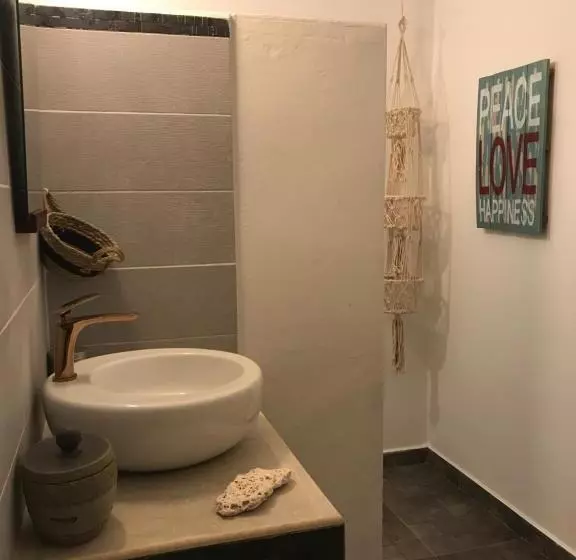 پانسیون Les Aloès By Creyol Animal