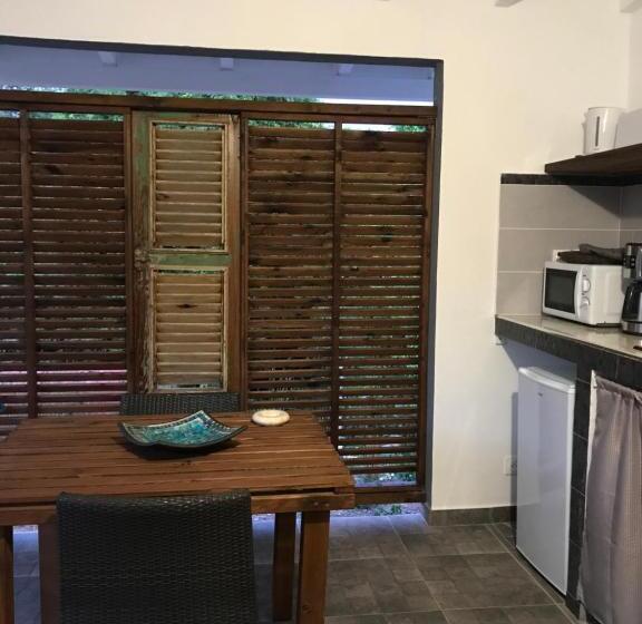 پانسیون Les Aloès By Creyol Animal