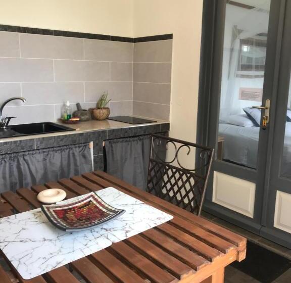 پانسیون Les Aloès By Creyol Animal