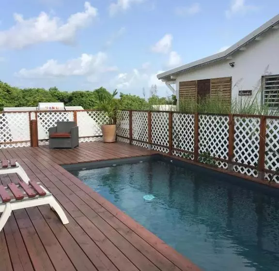 پانسیون Les Aloès By Creyol Animal