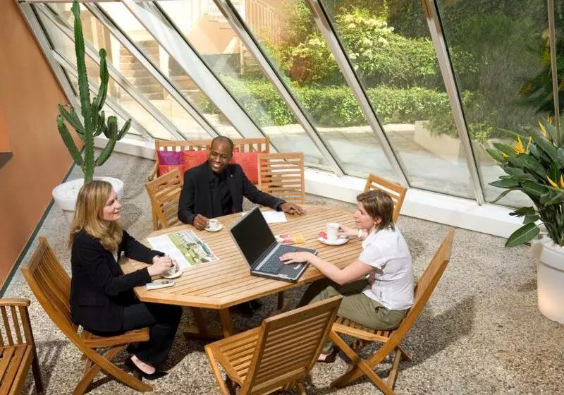 هتل Ibis Paris Alesia Montparnasse