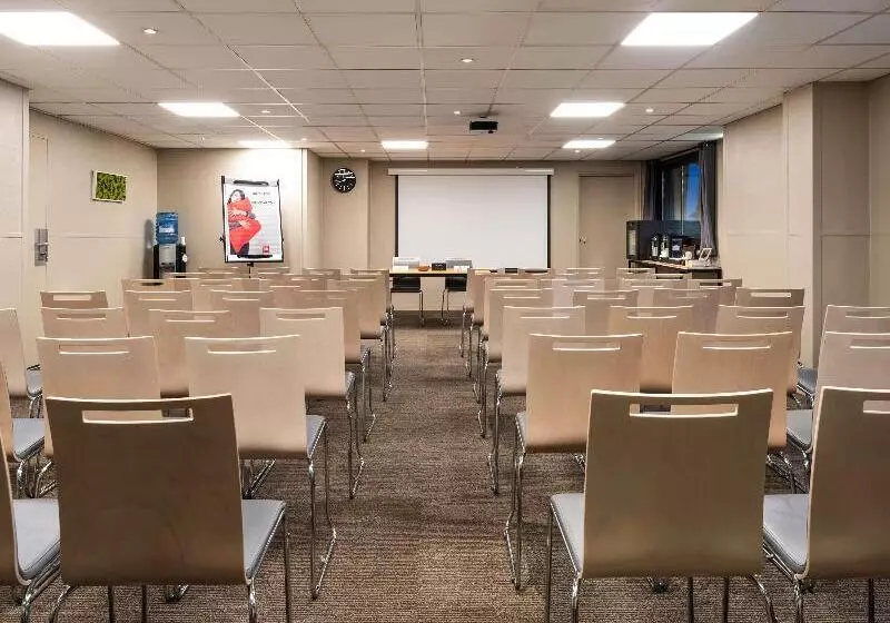 هتل Ibis Paris Alesia Montparnasse