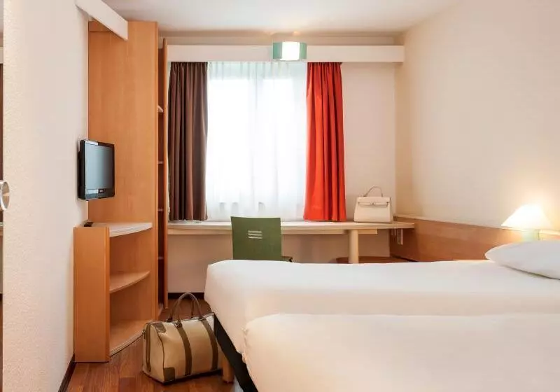 Отель Ibis Stuttgart Centrum