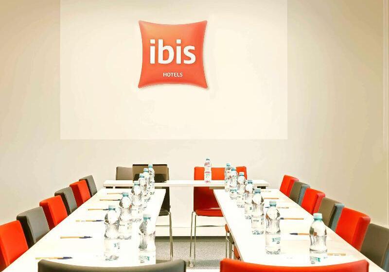 בית מלון כפרי Ibis Warszawa Ostrobramska