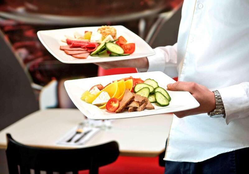 בית מלון כפרי Ibis Warszawa Ostrobramska