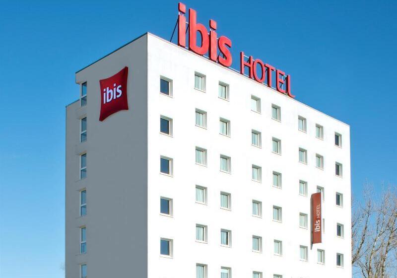 בית מלון כפרי Ibis Warszawa Ostrobramska