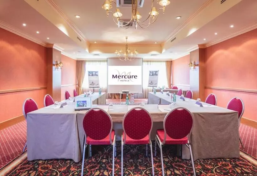 هتل Mercure Luxembourg Kikuoka Golf & Spa