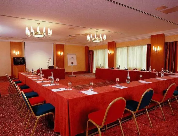 هتل Mercure Luxembourg Kikuoka Golf & Spa