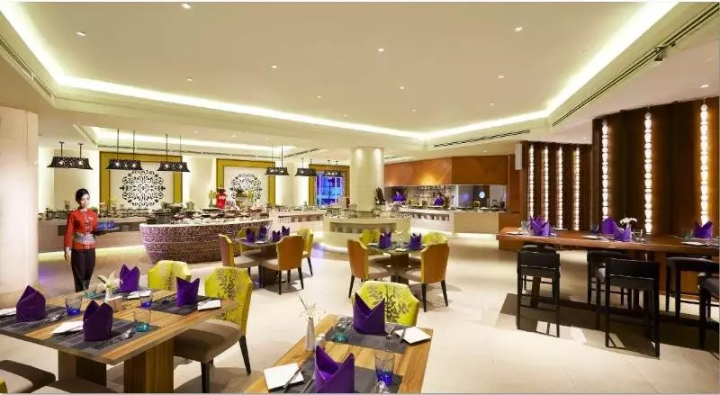 هتل Parkroyal Yangon