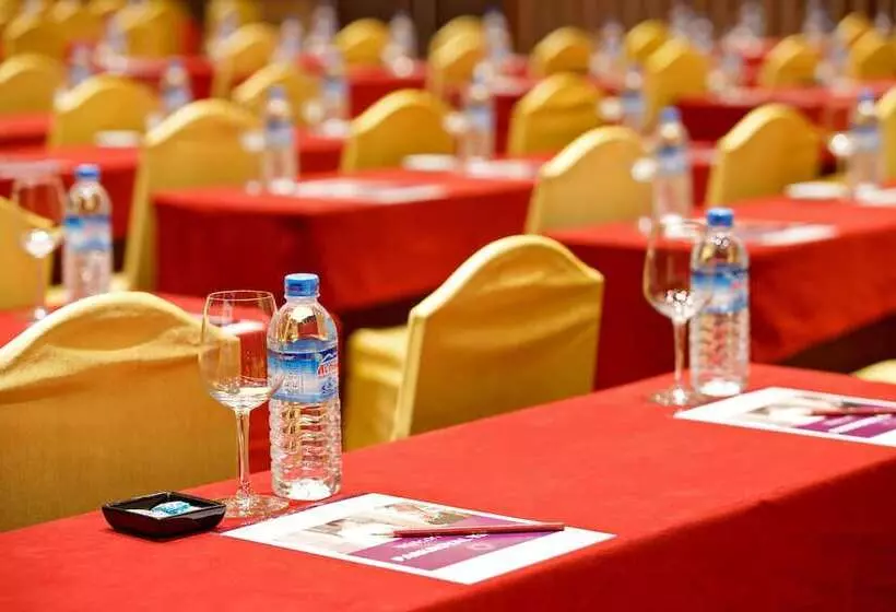 هتل Parkroyal Yangon