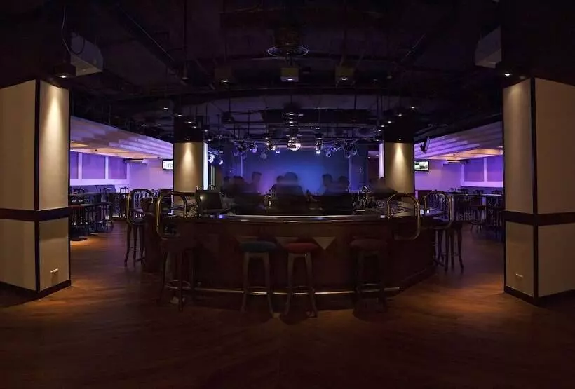 هتل Parkroyal Yangon