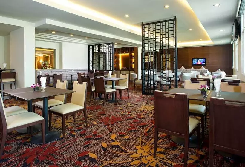 هتل Parkroyal Yangon