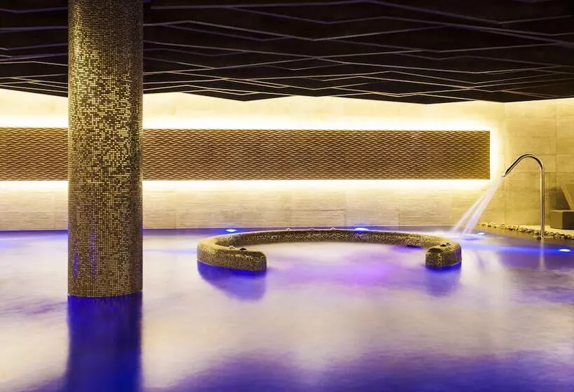 Hotel Serrano Palace