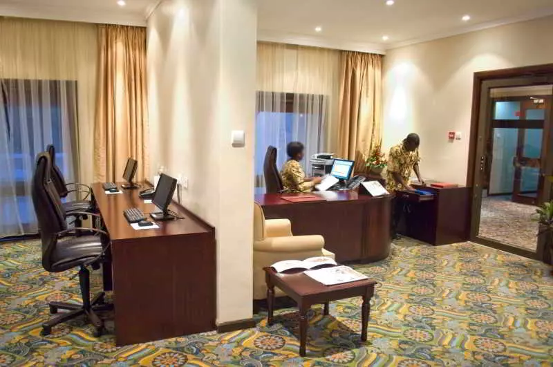 酒店 Sunbird Capital