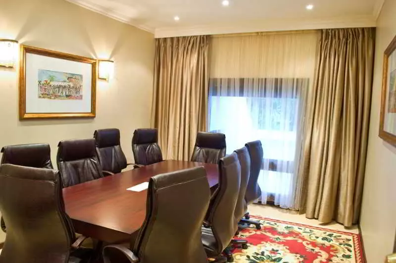 酒店 Sunbird Capital