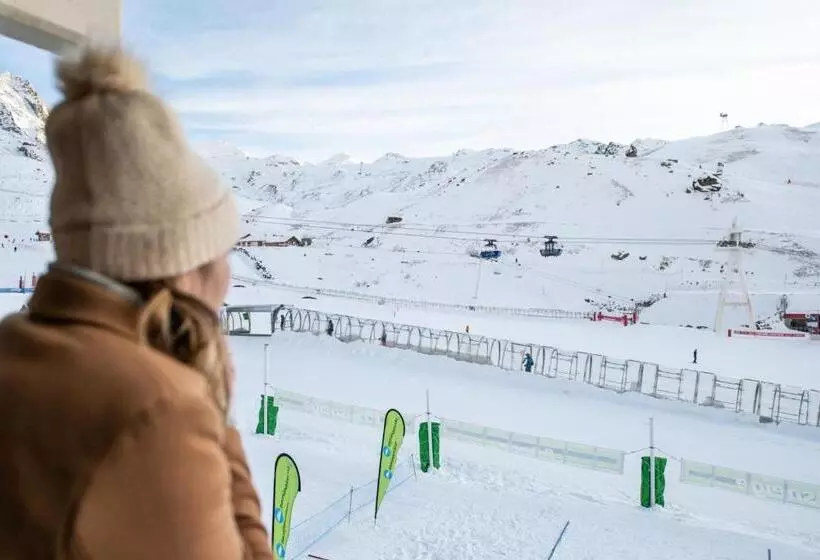 Le Cheval Blanc   Village Montana