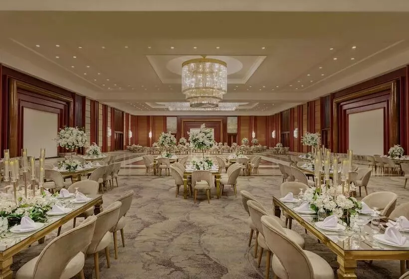 استراحتگاه Mövenpick Hotel Cairo Media City