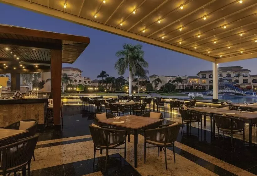استراحتگاه Mövenpick Hotel Cairo Media City