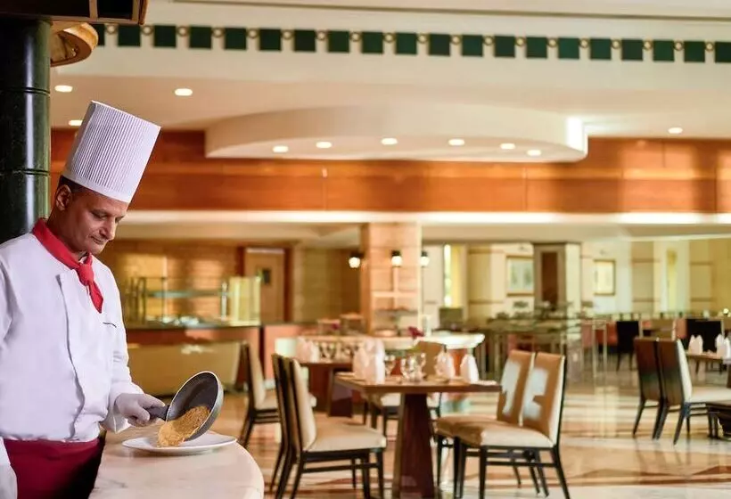 استراحتگاه Mövenpick Hotel Cairo Media City