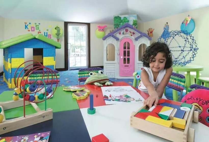 استراحتگاه Mövenpick Hotel Cairo Media City