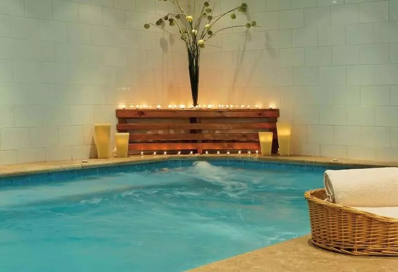 استراحتگاه Mövenpick Hotel Cairo Media City