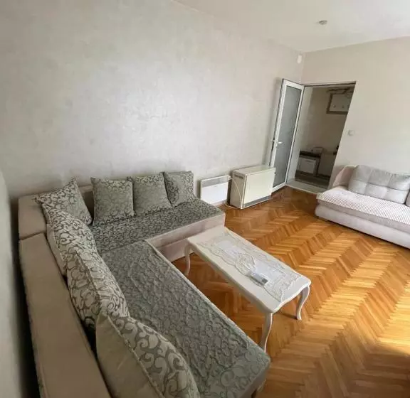 هاستل Apartmani Mv