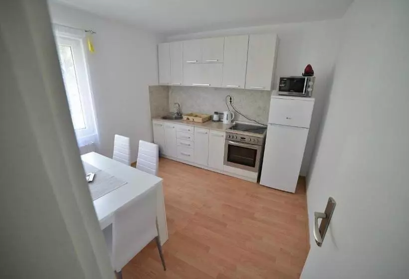 هاستل Apartmani Mv