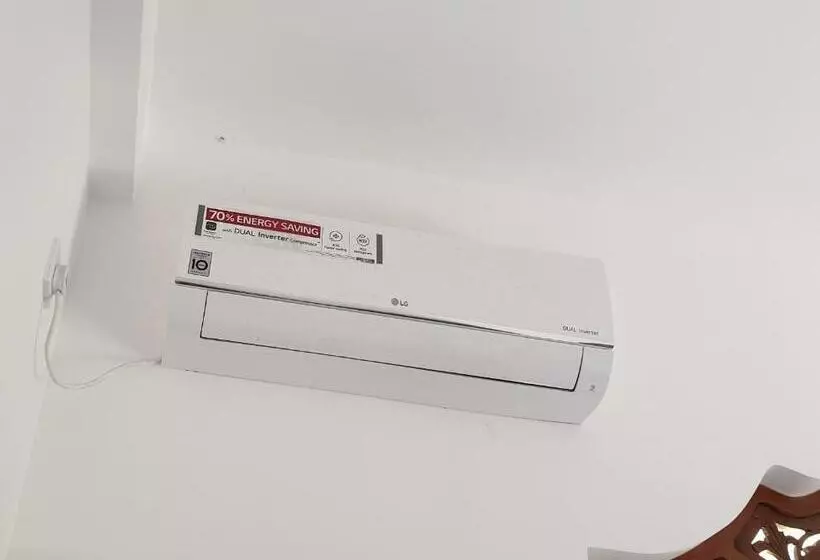 ユースホステル White Elephant Villa & Restaurant