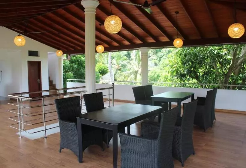 ユースホステル White Elephant Villa & Restaurant