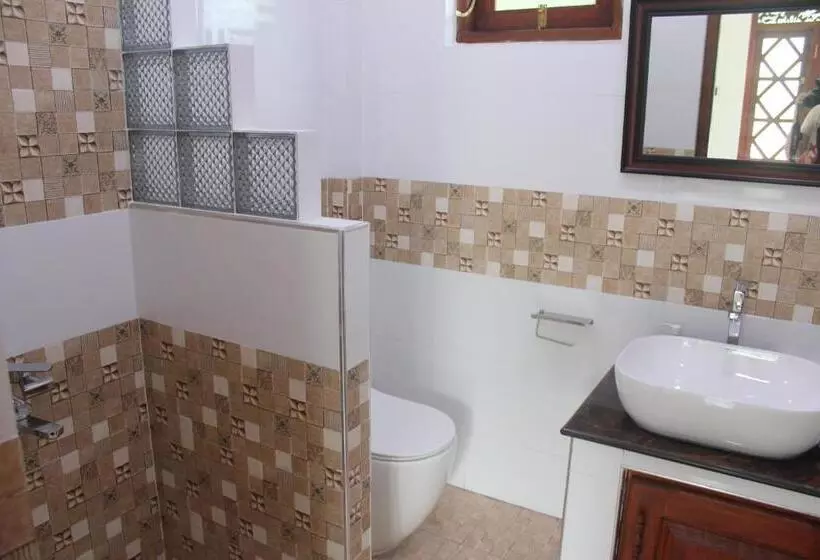 ユースホステル White Elephant Villa & Restaurant