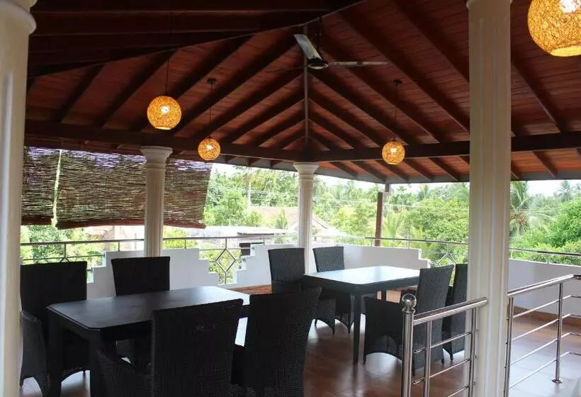 ユースホステル White Elephant Villa & Restaurant