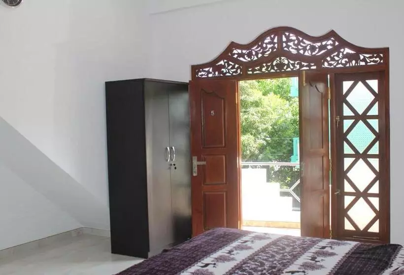 ユースホステル White Elephant Villa & Restaurant