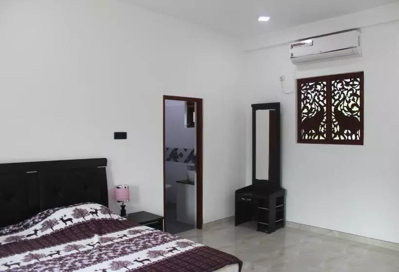 ユースホステル White Elephant Villa & Restaurant