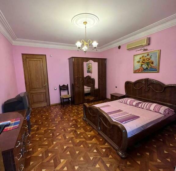 پانسیون Guesthouse Parnavaz Mepe