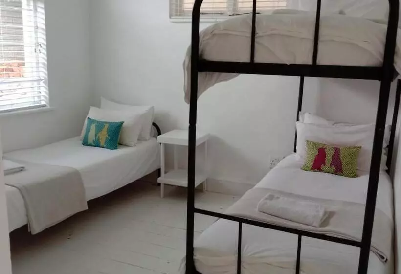 Aamiaismajoitus (B&B) Boulders Beach Hotel, Cafe And Curio Shop