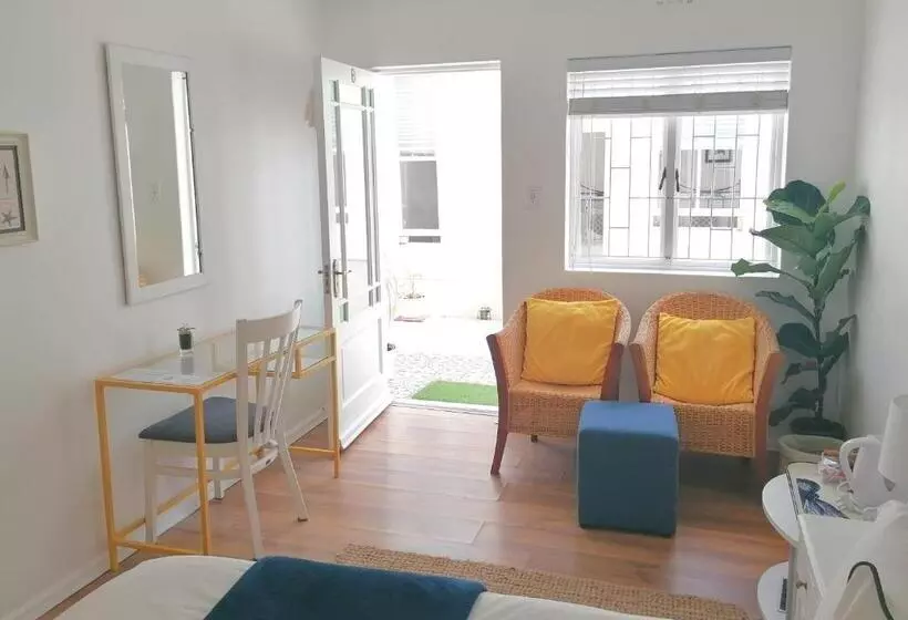 Aamiaismajoitus (B&B) Boulders Beach Hotel, Cafe And Curio Shop