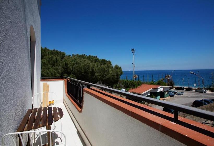 Bed and Breakfast La Finestra Sul Mare