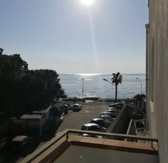 ベッドアンドブレックファースト La Finestra Sul Mare