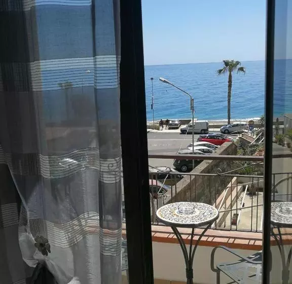 ベッドアンドブレックファースト La Finestra Sul Mare