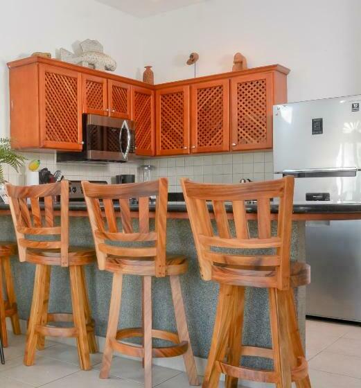 Delluz Bahia Azul 4b Pool View, Jaco Beach 2nd Floor